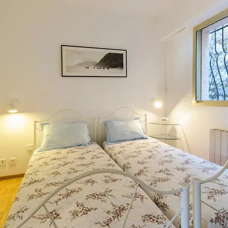 Villefranche-sur-mer Sleeps 4 Pool Air Con Hébergement de vacances