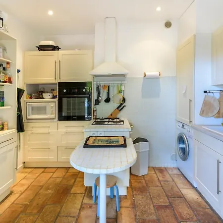 Hébergement de vacances Villefranche-sur-mer Sleeps 4 Pool Air Con