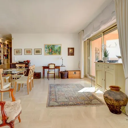 Hébergement de vacances Villefranche-sur-mer Sleeps 4 Pool Air Con *