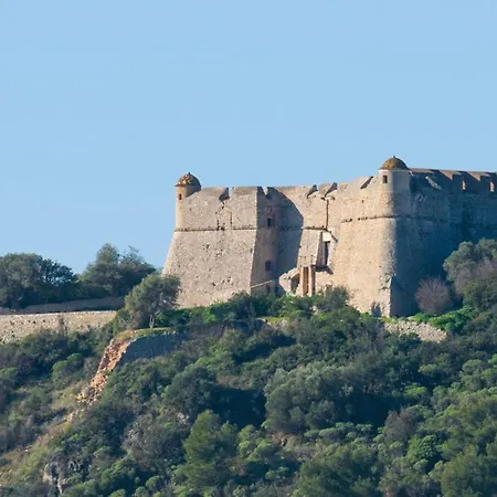 Villefranche-sur-mer Sleeps 4 Pool Air Con Hébergement de vacances