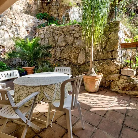 Villefranche-sur-mer Sleeps 4 Pool Air Con *